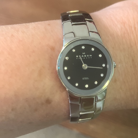 Skagen stainless steel ladies watch - Picture 2 of 4